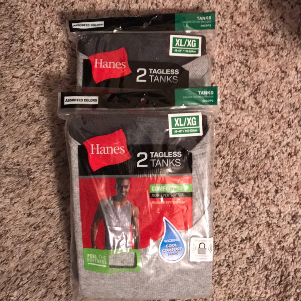 NWT 2 packs Hanes tagless tanks